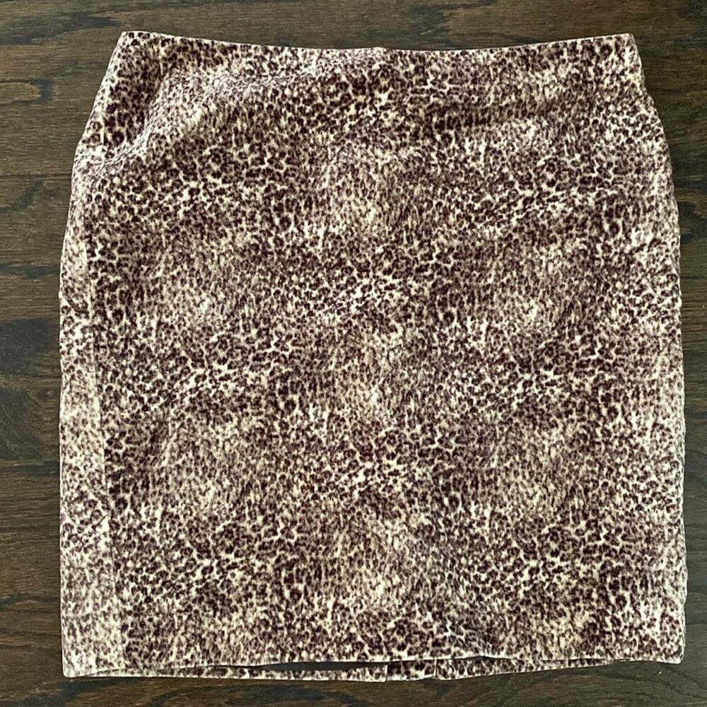 Talbots women’s petite cheetah leopard print velvet min skirt, size 12P